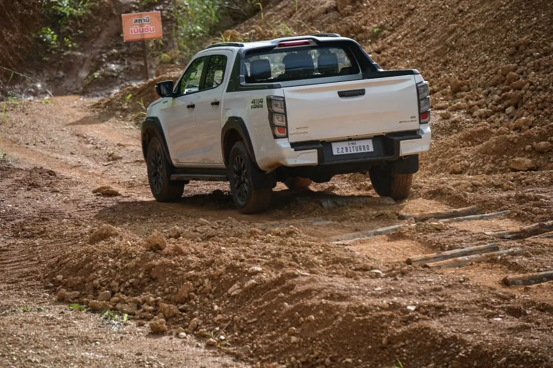อีซูซุ ดีแมคซ์ 2.2 ไบเทอร์โบ (D-MAX Bi-Turbo) รูปที่ 1