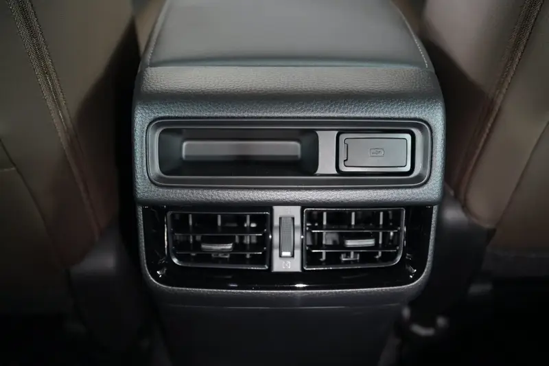 อีซูซุ ดีแมคซ์ 2.2 ไบเทอร์โบ (D-MAX Bi-Turbo) รูปที่ 7